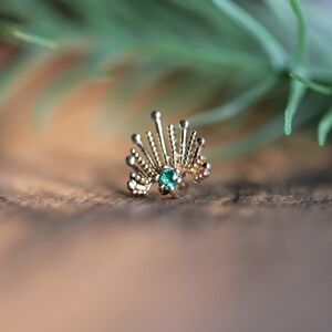 14kt YG Threadless Emerald